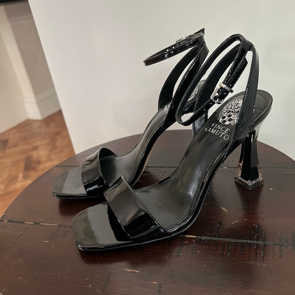 VINCE CAMUTO SANDALS - Picture 7 of 13